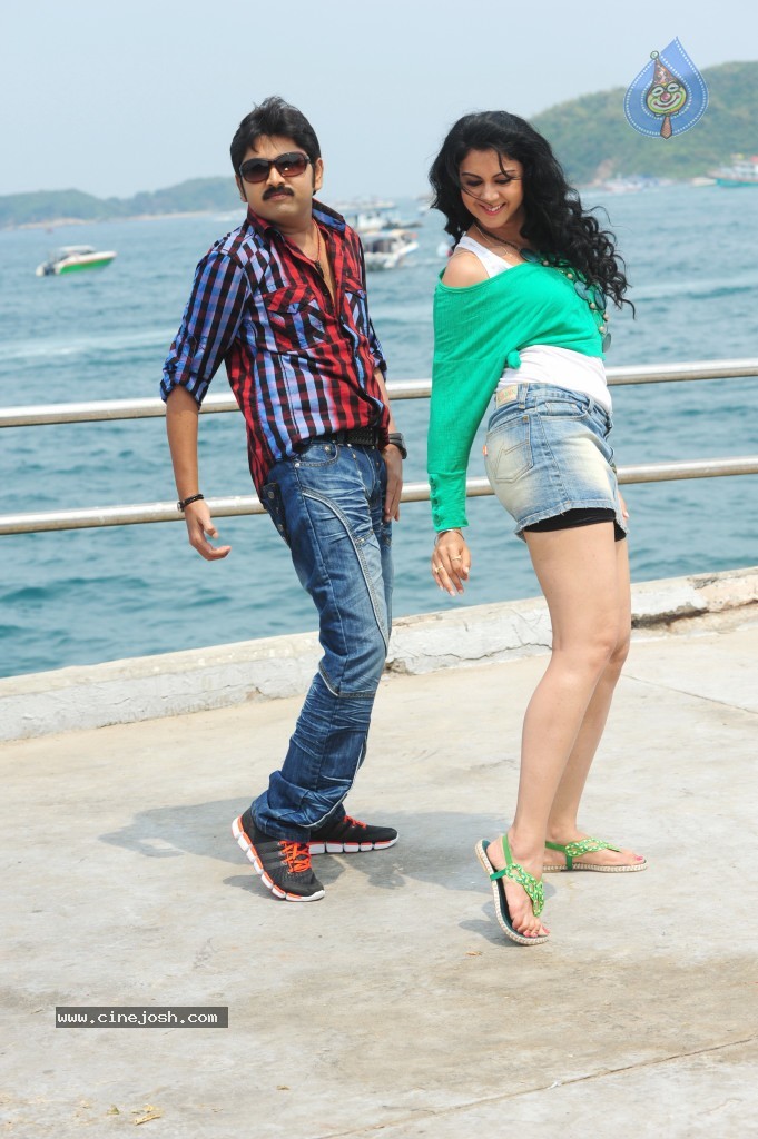 Band Balu Movie New Stills - 14 / 44 photos