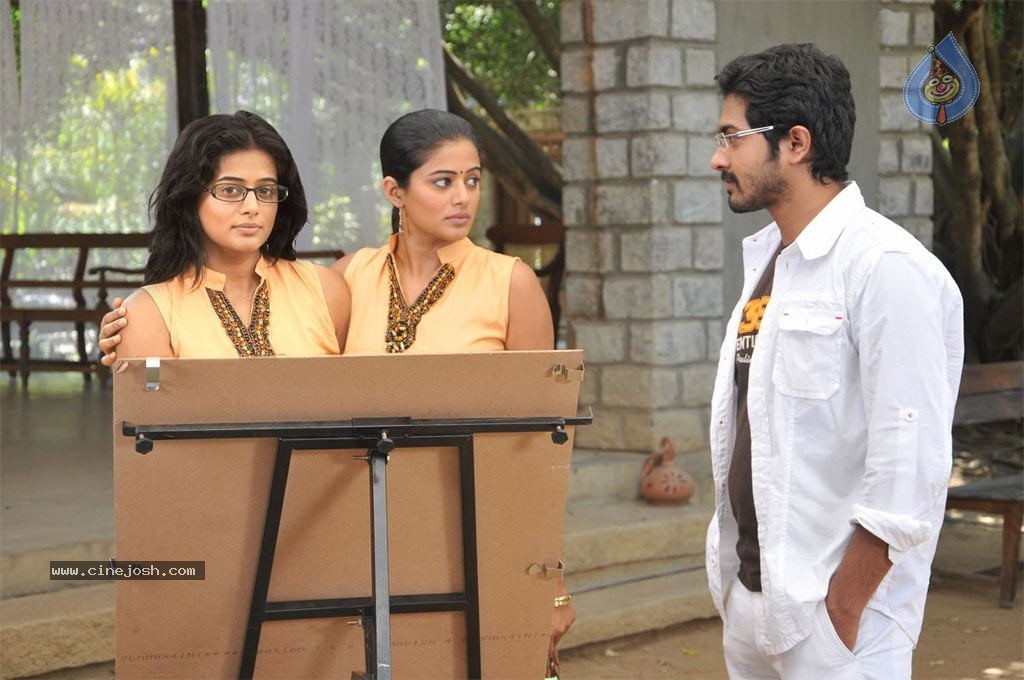 Chaarulatha Movie Stills - 9 / 14 photos