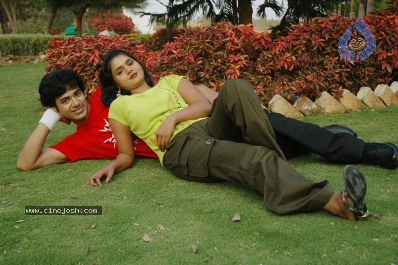 Chetilo Cheyyesi Movie Stills - 24 / 57 photos