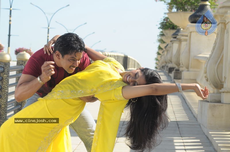 Dalapati Movie Stills - 76 / 122 photos