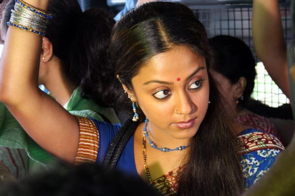 Drohi Movie Stills - Jyothika  - 19 / 81 photos