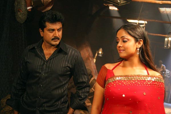 Drohi Movie Stills - Jyothika  - 23 / 81 photos