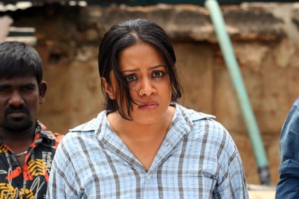 Drohi Movie Stills - Jyothika  - 33 / 81 photos