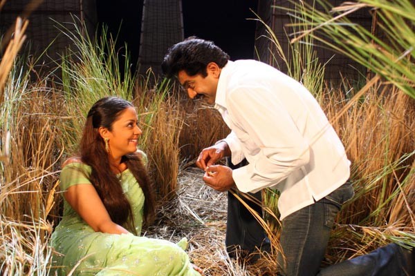 Drohi Movie Stills - Jyothika  - 64 / 81 photos