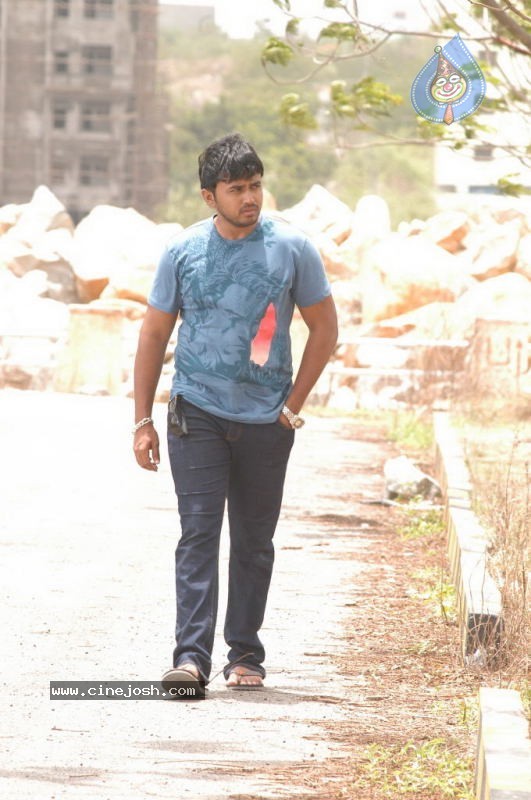 Duniya Movie Stills - 31 / 68 photos