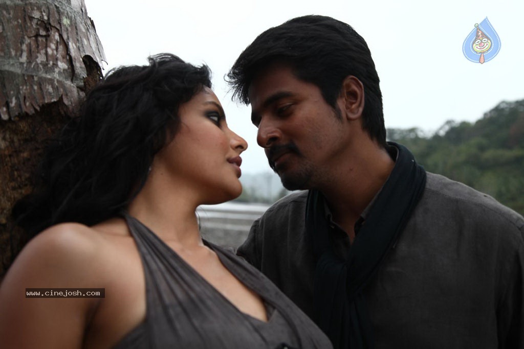 Ethir Neechal Tamil Movie Hot Stills - 1 / 30 photos