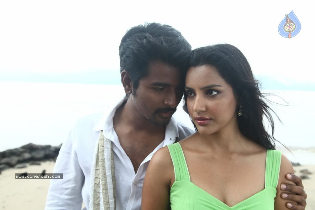 Ethir Neechal Tamil Movie Hot Stills - 28 / 30 photos