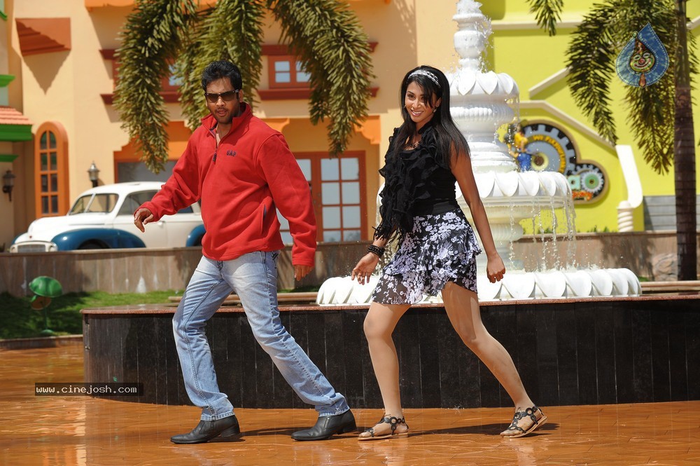 Gola Gola Movie New Stills - 22 / 25 photos