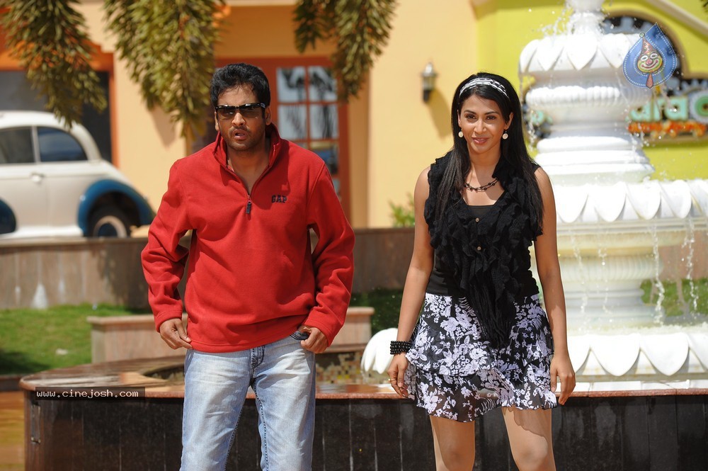 Gola Gola Movie New Stills - 24 / 25 photos