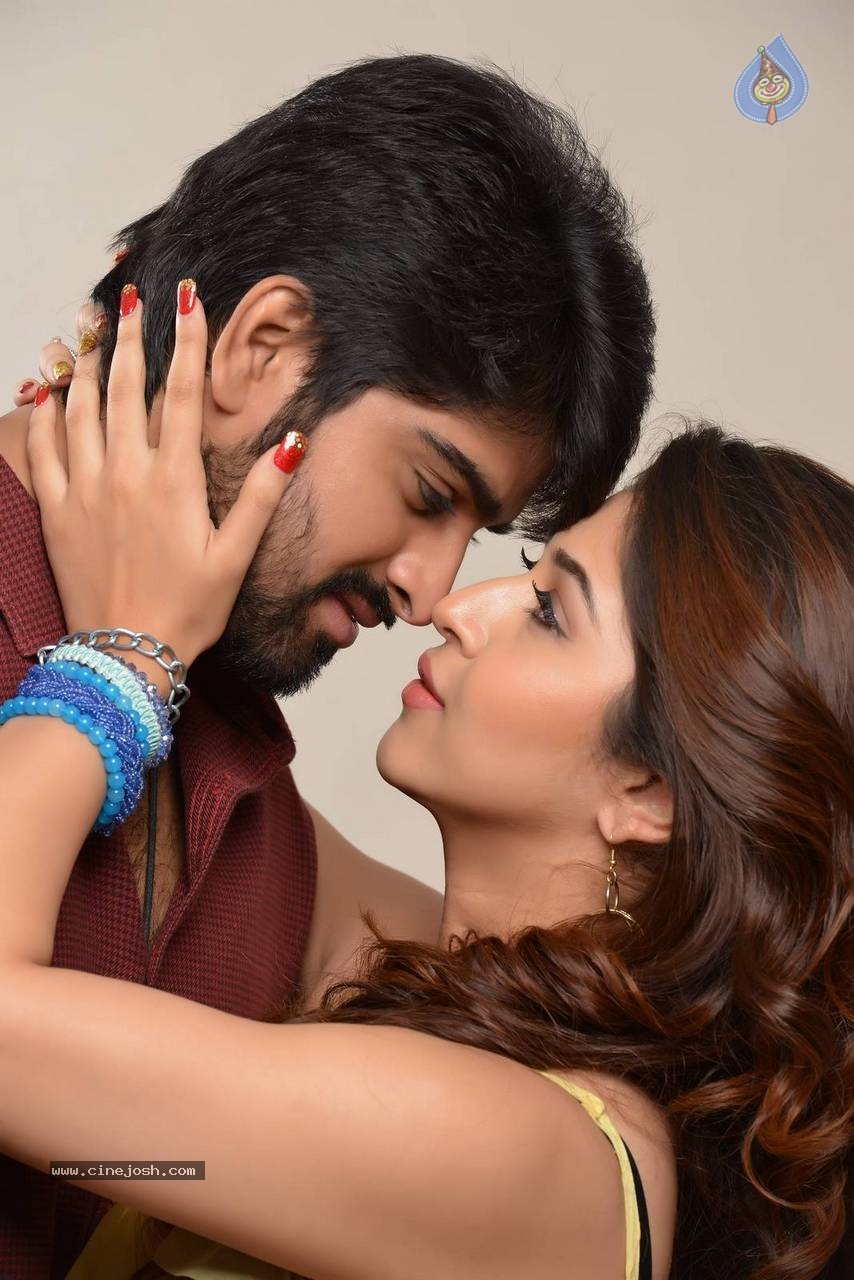 Jadoogadu Movie Stills - 3 / 5 photos