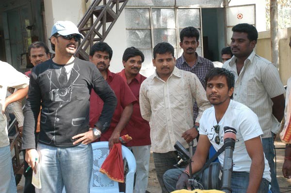 Jayeebhava Working Stills - 71 / 145 photos