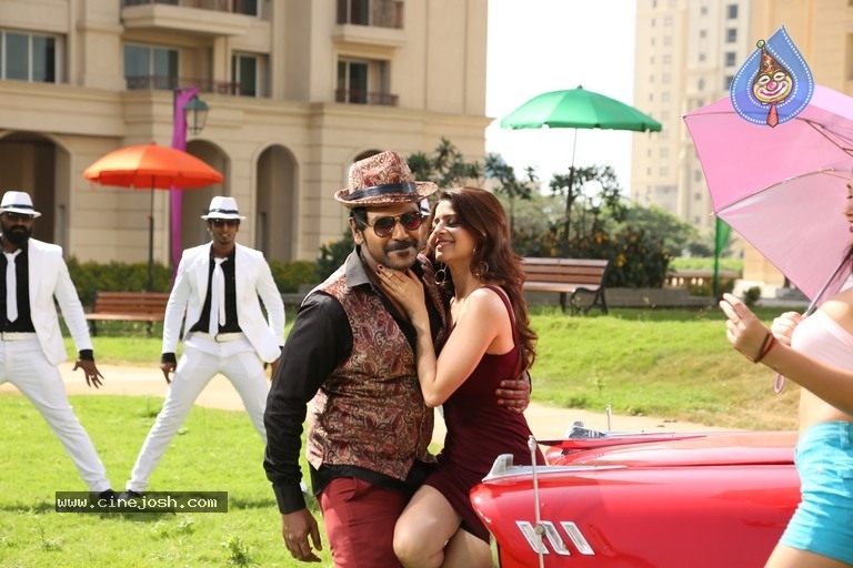 KANCHANA3  Movie Stills - 13 / 14 photos