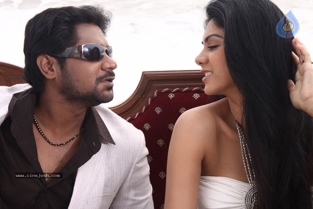 Kasethan Kadavulada Movie Stills - 20 / 49 photos