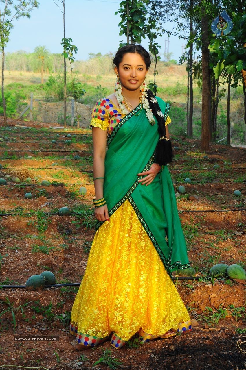 Vaishnavi K.U | Half saree designs, Half saree lehenga, Langa voni half  saree