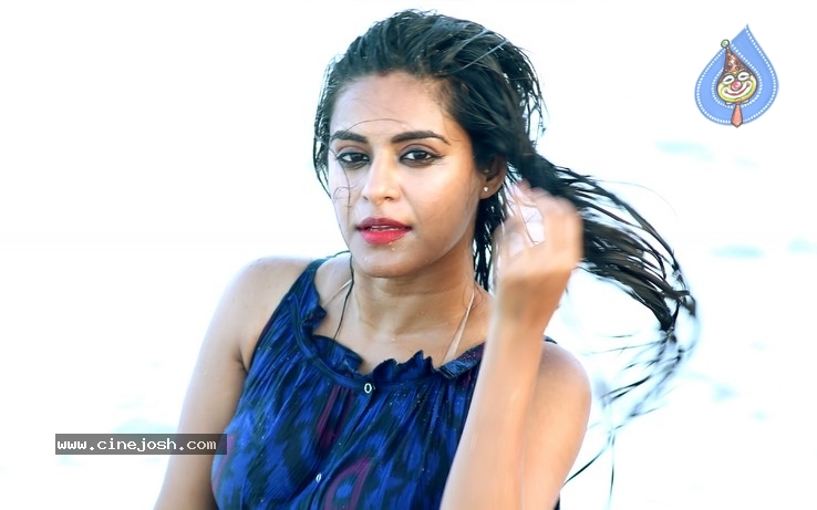 Loka Tamil Movie Stills - 27 / 32 photos