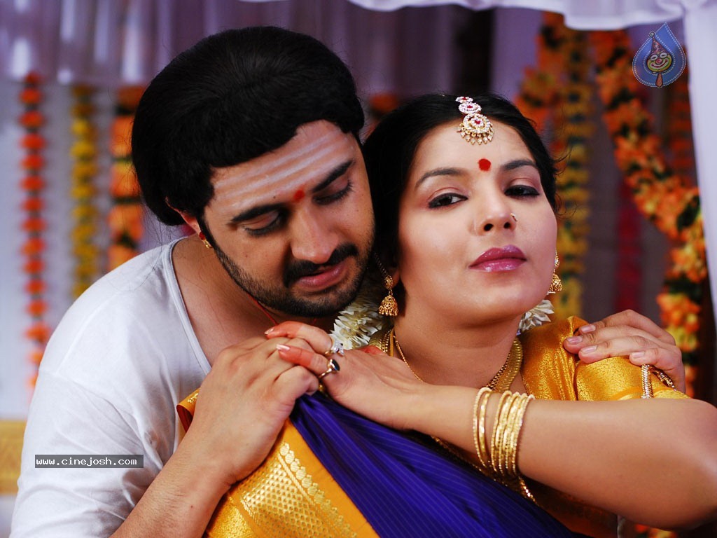 Madhana Mama Madisar Mami Tamil Movie Hot Stills - Photo 25 of 28