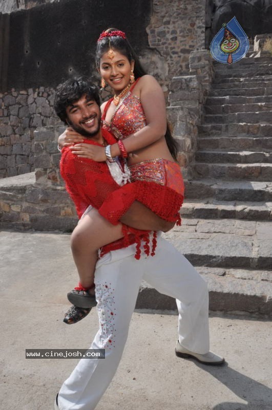 Maharaja Tamil Movie Stills - 18 / 41 photos