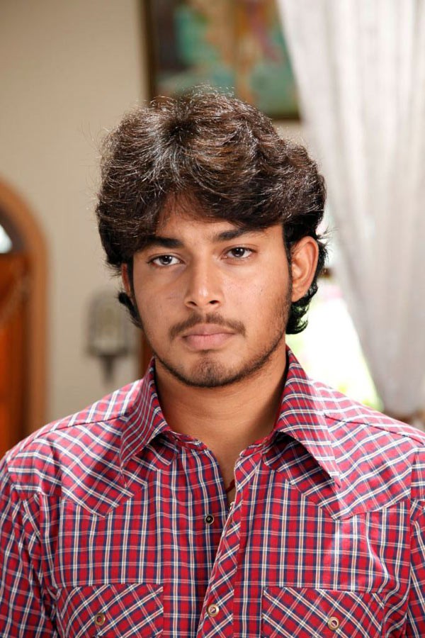 Tanish - Manchivaadu - Stills - 6 / 37 photos