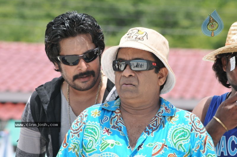 Mr Rascal Movie Stills - 46 / 86 photos