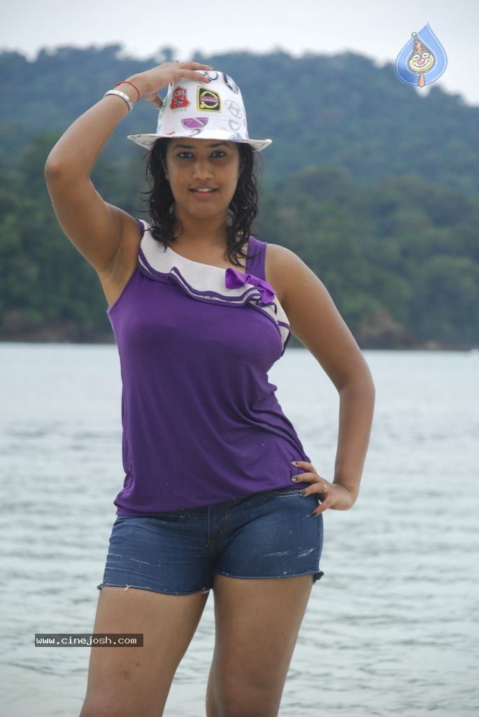 Mugguru Movie New Stills - 23 / 29 photos