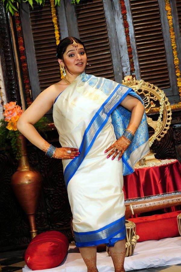 Neelaveni - Aarthi Agarwal - Latest - 17 / 66 photos