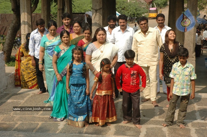  Nuvvekkadunte Nenakkadunta New Movie Stills  - 22 / 60 photos