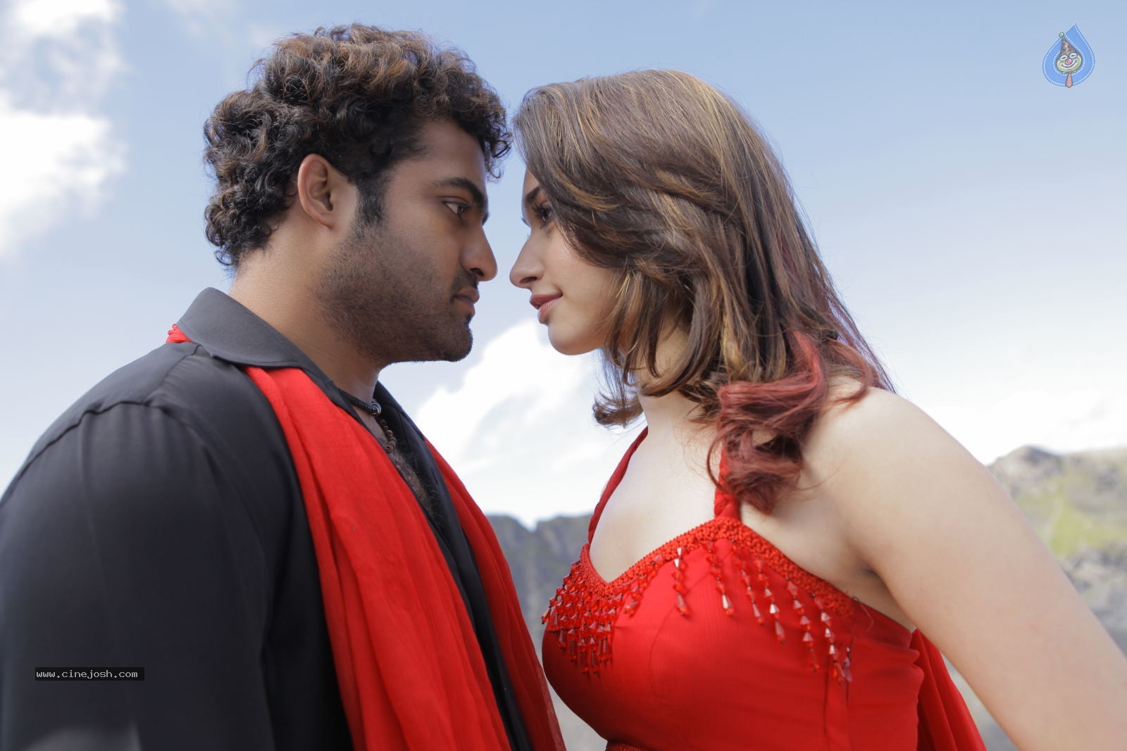 Oosaravelli Movie High Resolution Stills - 9 / 20 photos