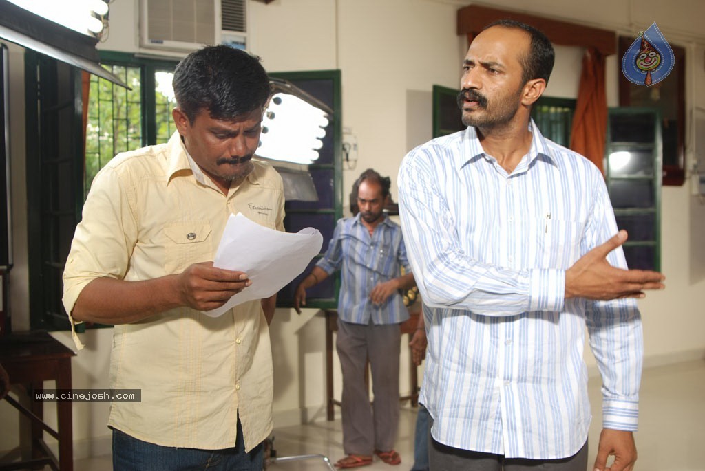 Ponmalai Pozhuthu Tamil Movie Stills - 41 / 151 photos
