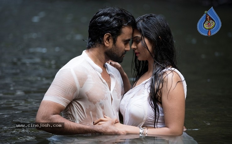 Poster Movie Stills - 12 / 21 photos