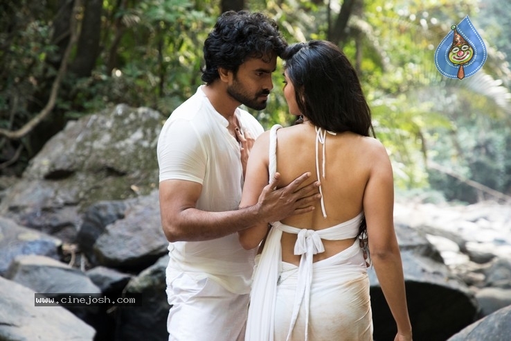 Poster Movie Stills - 19 / 21 photos