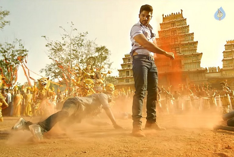 Sarrainodu Movie Photos - 11 / 19 photos