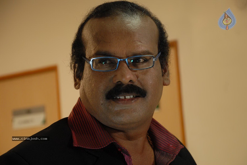 Summa Nachunu Irukku Tamil Movie Photos - 5 / 24 photos