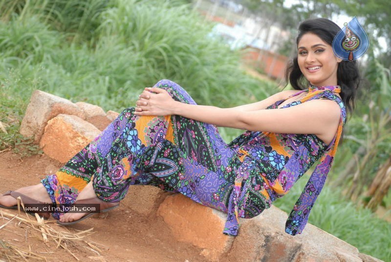 Thirugubothu Movie Stills - 28 / 34 photos