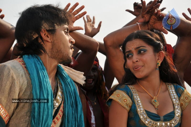 Tholisaariga Movie Stills - 36 / 48 photos