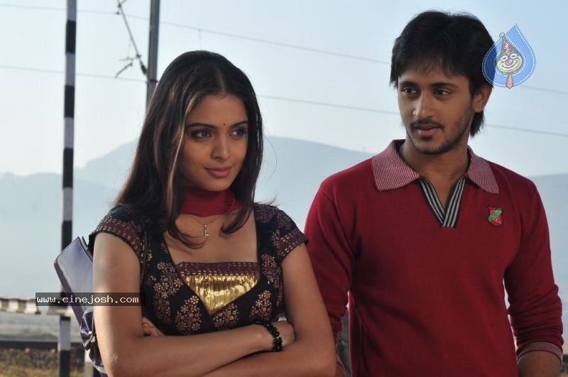 Tholisaariga Movie Stills - 47 / 48 photos