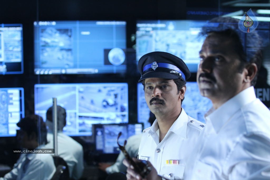 Traffic Movie Stills - 14 / 60 photos