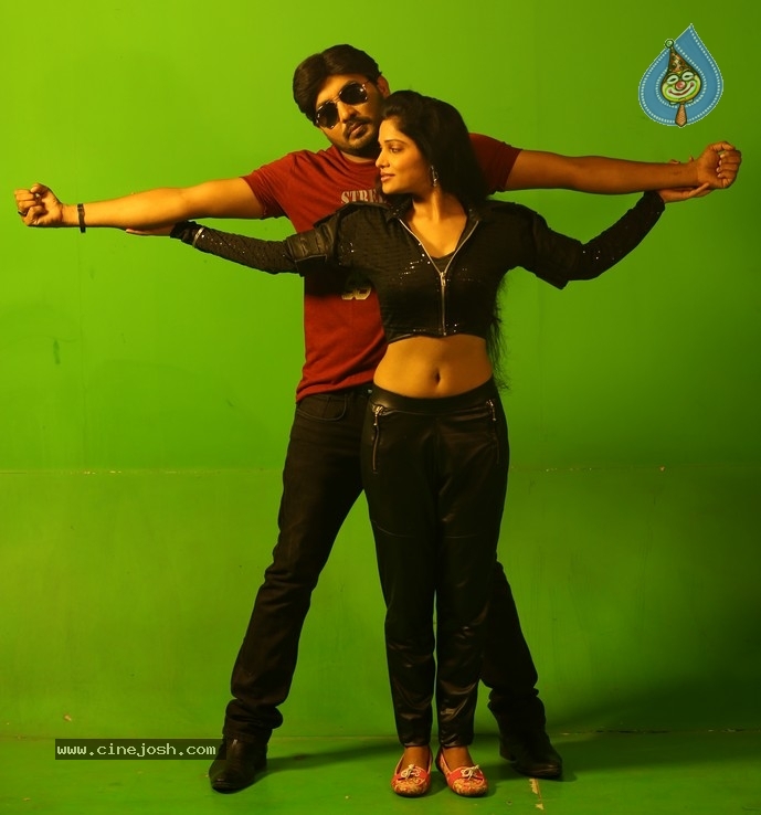 Trap Movie Stills - 8 / 9 photos