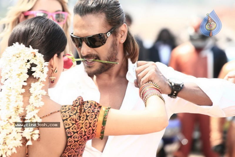 Upendra Super Movie Stills - 52 / 93 photos