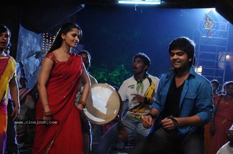 Vaanam Movie Latest Stills - 34 / 82 photos