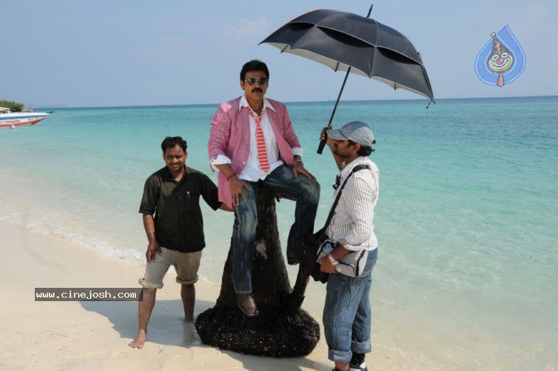 Colourful stills - Venkatesh,Trisha - Namo Venkatesa - 12 / 59 photos