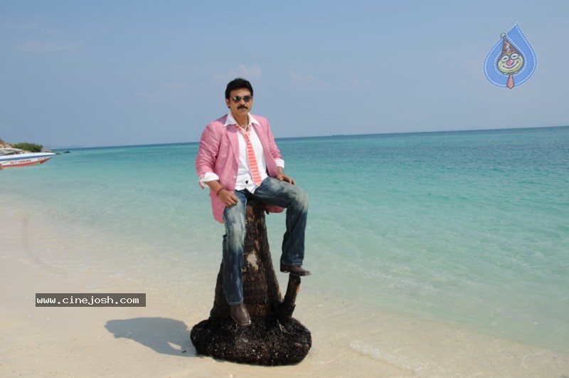 Colourful stills - Venkatesh,Trisha - Namo Venkatesa - 30 / 59 photos