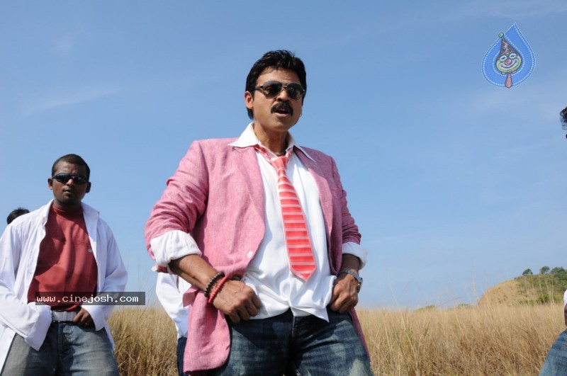 Colourful stills - Venkatesh,Trisha - Namo Venkatesa - 35 / 59 photos