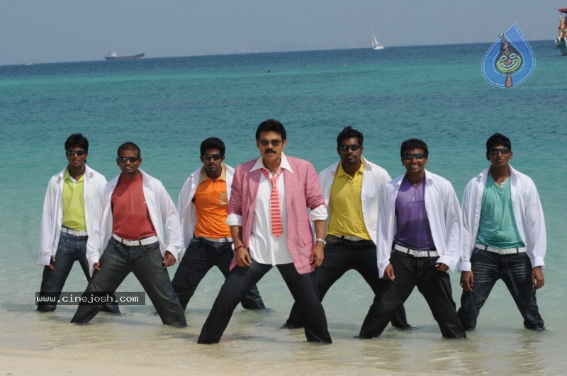 Colourful stills - Venkatesh,Trisha - Namo Venkatesa - 45 / 59 photos