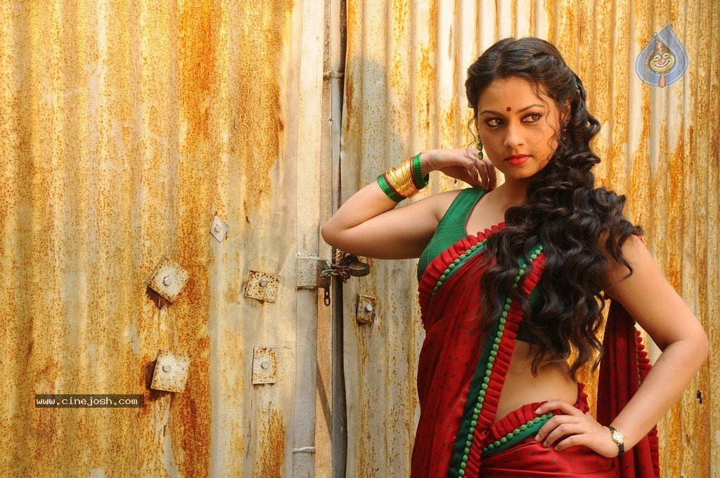 Vidiyamoon Movie Stills - 25 / 58 photos