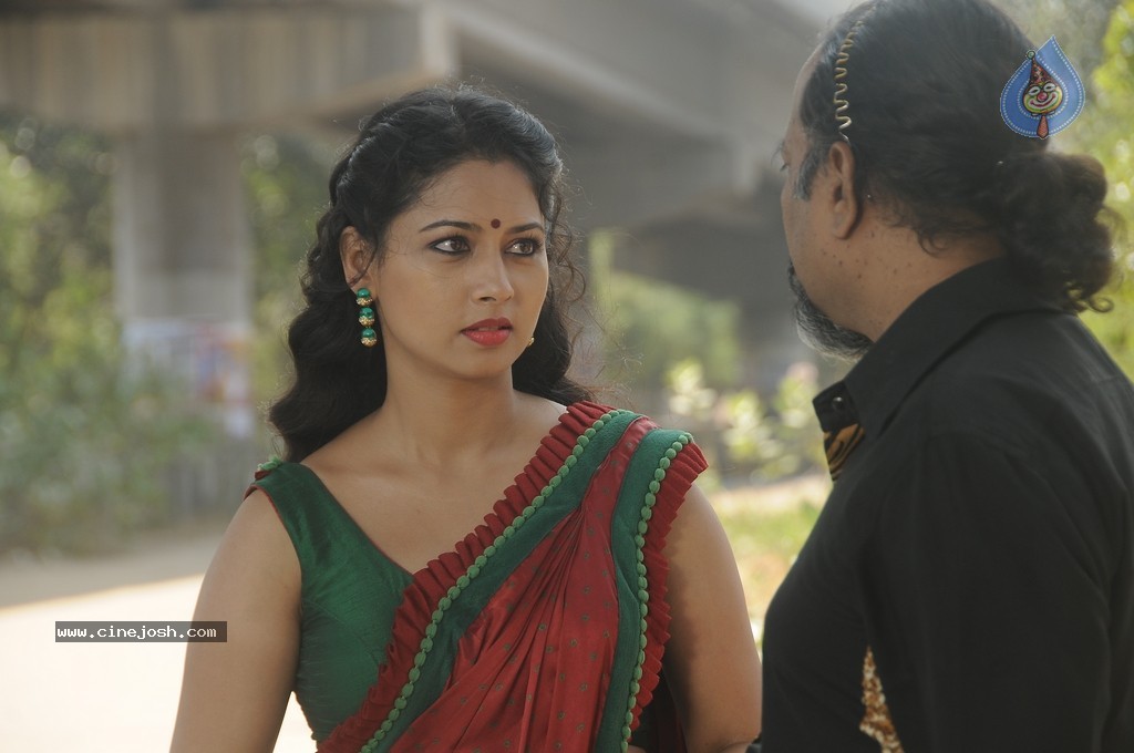 Vidiyamoon Movie Stills - 30 / 58 photos