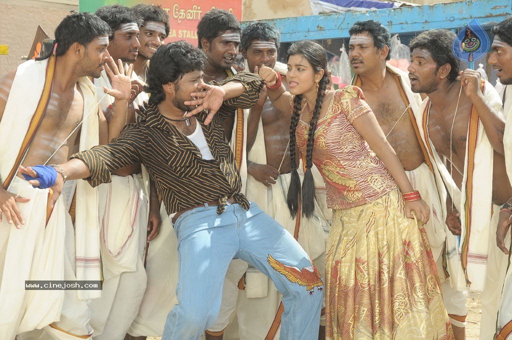 Vilayada Vaa Tamil Movie Stills - 1 / 46 photos