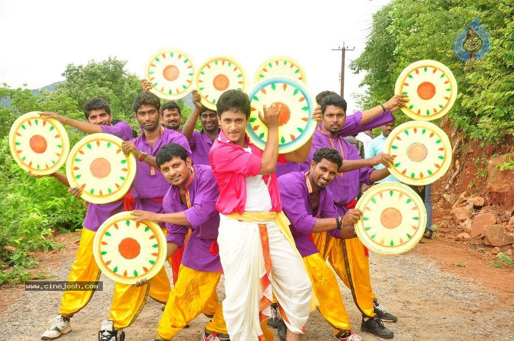 Vinuravema Movie Stills - 79 / 95 photos