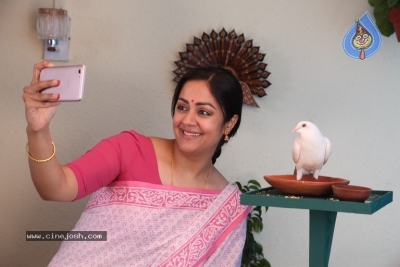 Kaatrin Mozhi Movie Stills - 5 of 11