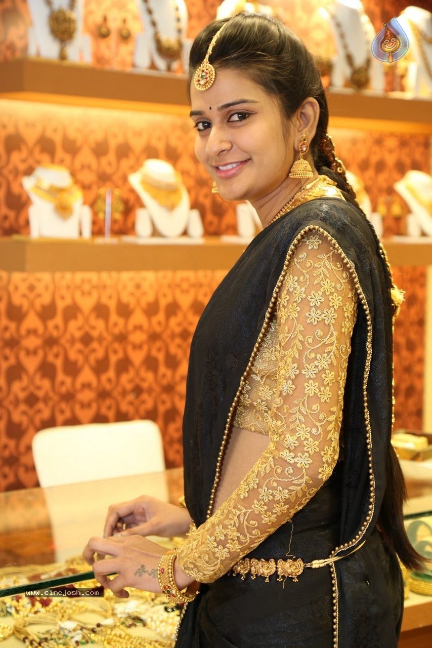 8th Hyderabad Jewellery n Gem Fair - 17 / 109 photos