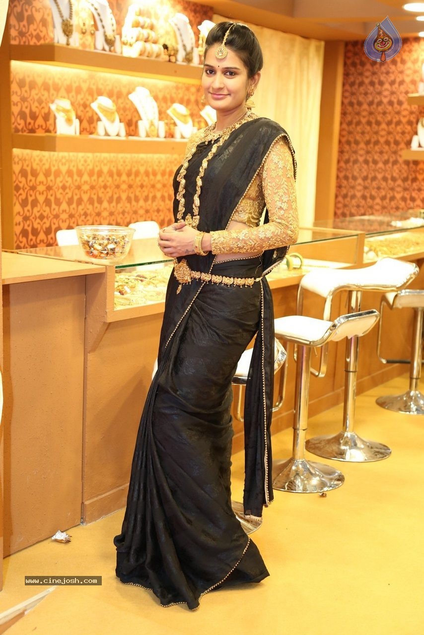 8th Hyderabad Jewellery n Gem Fair - 70 / 109 photos